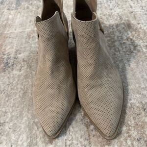 Universal Thread Perforated Tan Ankle Booties